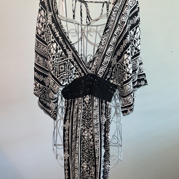 Miley + Molly black and white patterned maxi dress/beach cover up - Picture 2 of 6